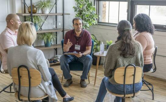 Wsparcie terapeutyczne dla osób współuzależnionych – dlaczego jest ważne?