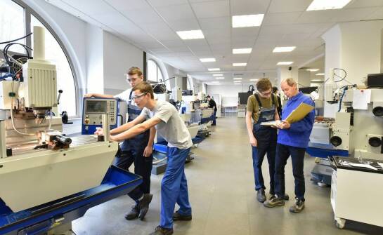Znaczenie szkoleń dla pracowników ze Wschodu w branży metalowej