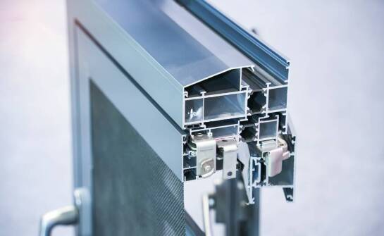 Innowacyjne systemy zamykania drzwi harmonijkowych – przegląd dostępnych rozwiązań