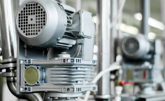 Porównanie silników indukcyjnych z innymi typami silników – zalety i wady