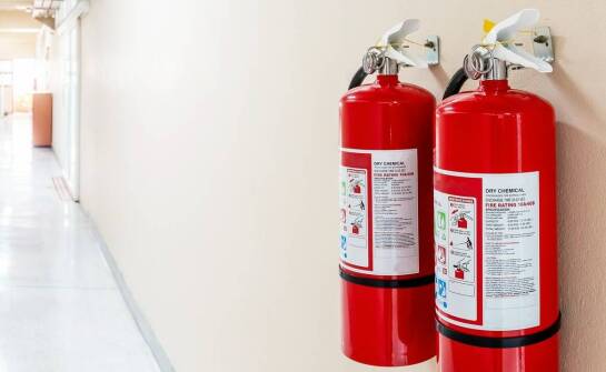 Mechanizm gaśniczy wody jako kluczowy element ochrony przeciwpożarowej budynków medycznych