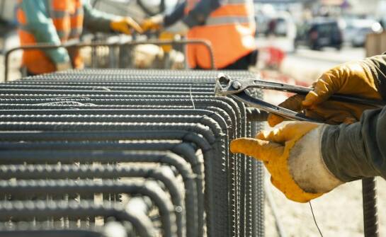 Jak transportować i montować duże grille betonowe?