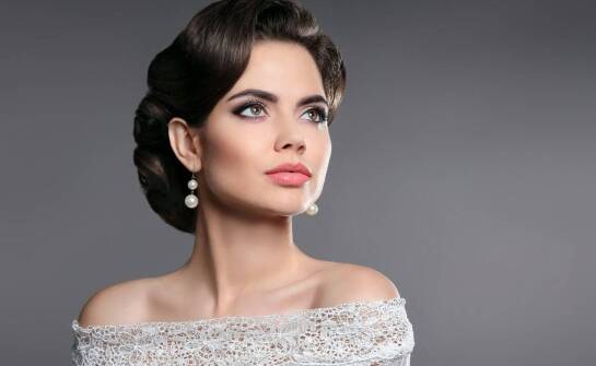 Fryzury wieczorowe rozpuszczone włosy – jak osiągnąć elegancję i naturalność za pomocą doczepów?