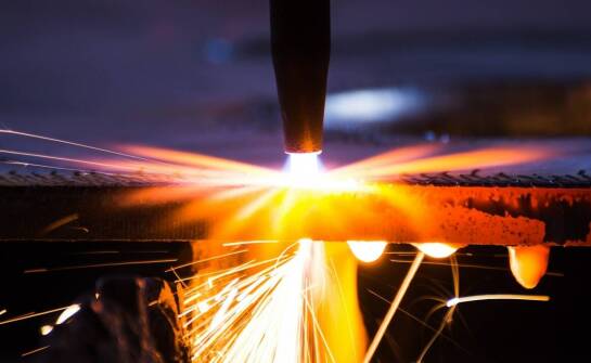 Różnice między zgrzewarkami do miedzi a innymi technologiami łączenia metali