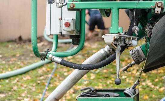 Pompy glebinowe 12V w systemach automatycznego podlewania roślin