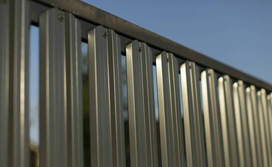 Zalety blach aluminiowych w projektach zewnętrznych