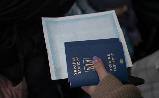 Jakie są formalności związane z wymianą karty rezydenta na nową?