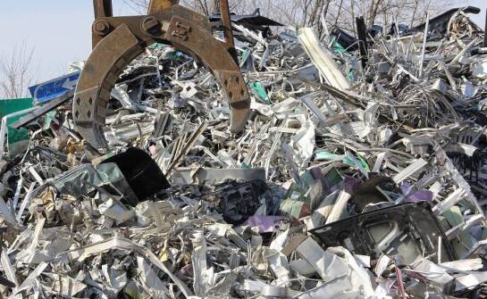 Jak wygląda proces recyklingu metali w profesjonalnym skupie surowców wtórnych?