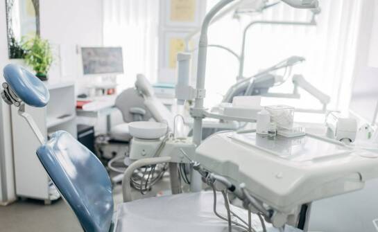 Bezpieczeństwo stosowania wytrawiaczy w praktyce stomatologicznej
