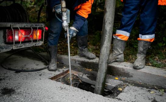 Jak czyszczenie ciśnieniowe WUKO może rozwiązać problemy z zatkanymi rurami?