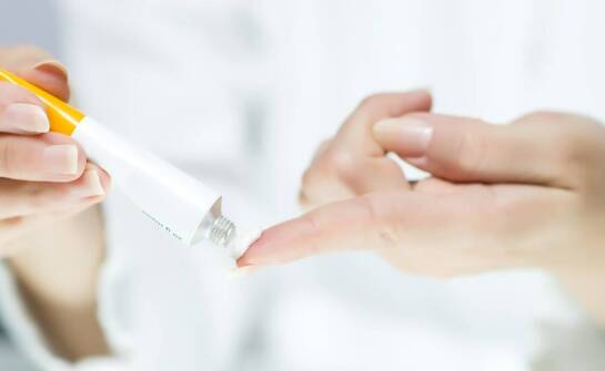 Różnice w działaniu maści siarkowej i innych preparatów dermatologicznych
