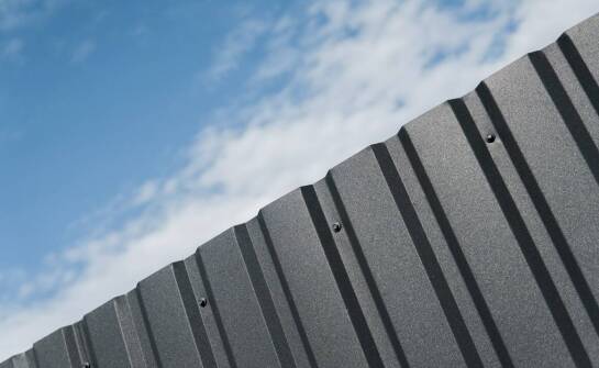 Zastosowanie blachy trapezowej w architekturze nowoczesnych altan