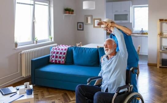 Jak sklep medyczny wspiera proces rehabilitacji poprzez odpowiedni dobór sprzętu?
