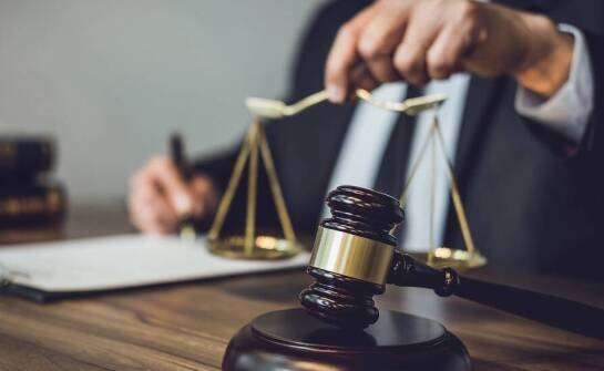 Radca prawny w sektorze publicznym: jakie usługi oferuje?