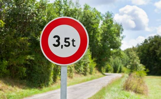 Jak ewidencja znaków drogowych może wspierać działania edukacyjne dla kierowców?
