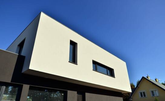 Jakie właściwości aluminium przekonują do wyboru okien z tego materiału?