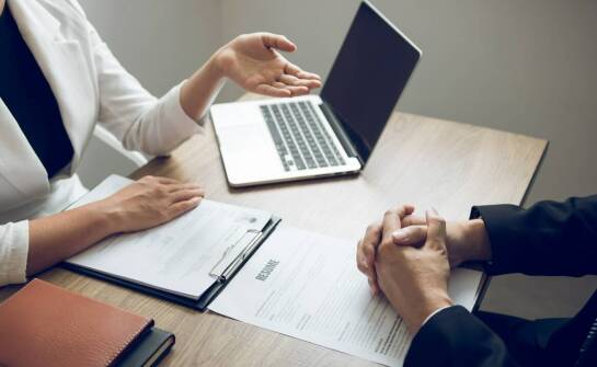 Wsparcie w tworzeniu profesjonalnego CV – oferta biura pośrednictwa pracy