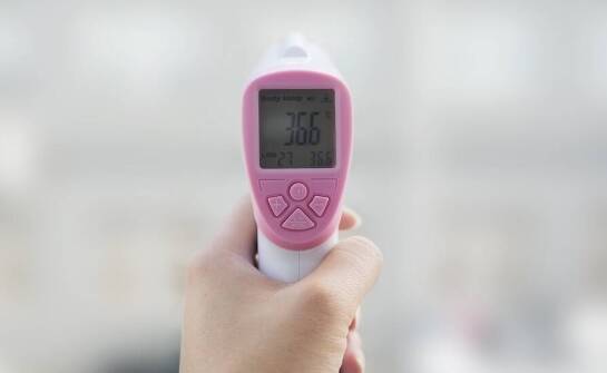 Znaczenie regularnego monitorowania temperatury ciała przez pielęgniarkę