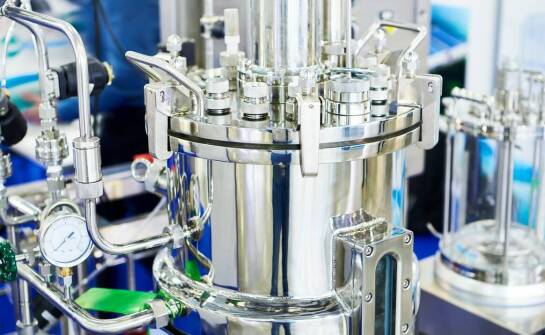 Automatyzacja procesów z użyciem pompki próżniowej laboratoryjnej
