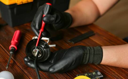 Jakie są najczęstsze wyzwania w naprawach silników elektrycznych i jak je pokonać?
