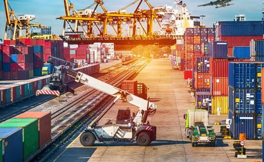 Jak rozwój infrastruktury transportowej wpływa na globalny handel?