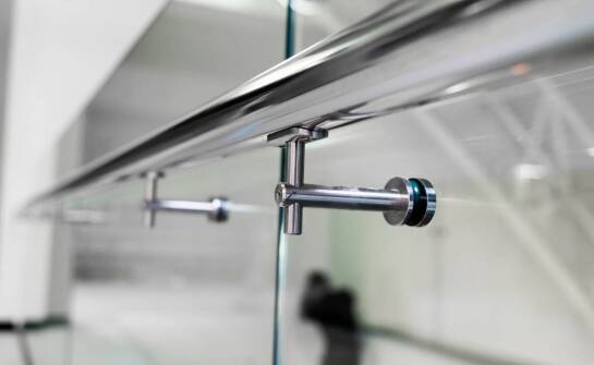 Balustraden aus Metall und öffentliche Gebäude – was ist wissenswert?