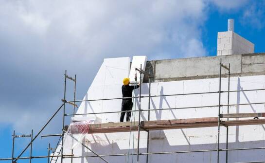 Prace wysokościowe a bezpieczeństwo mieszkańców: co warto wiedzieć?