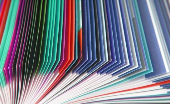 Wydruk ulotek – jakie formaty i materiały są dostępne na rynku?