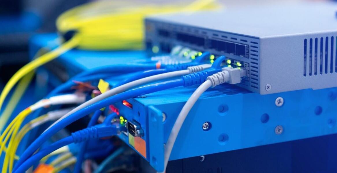 Jakie technologie są omawiane podczas szkolenia CCNA i dlaczego są kluczowe?