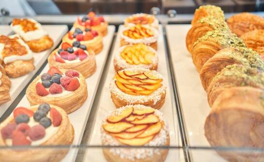 Cukiernia a sztuka dekoracji – jak wygląd wpływa na smak?