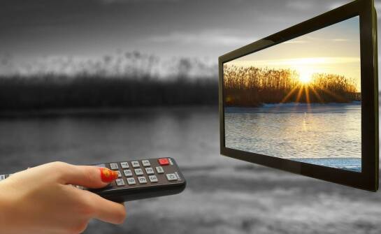 Dlaczego warto wybrać wodoodporne telewizory zewnętrzne z technologią Revel?