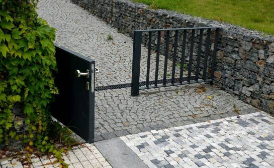 Jakie są korzyści z zastosowania ogrodzeń gabionowych na posesji?