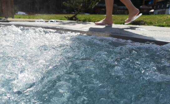Welche zusätzlichen Funktionen können moderne Outdoor-Whirlpools haben?