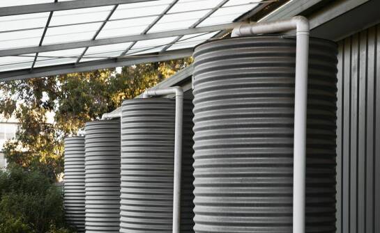 Korzyści ekologiczne płynące z instalacji zbiorników na deszczówkę