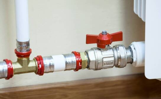Porównanie różnych typów muf przelotowych w kontekście trwałości instalacji