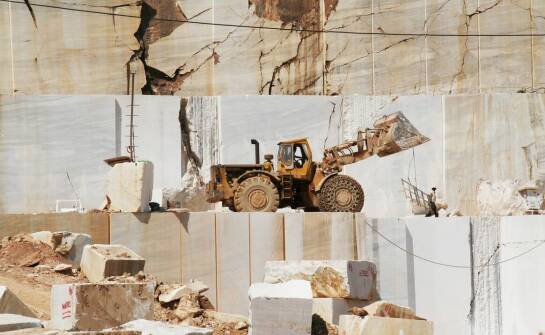 Mur oporowy prefabrykowany – efektywne rozwiązania dla terenów górskich