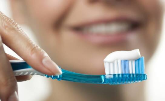 Profilaktyka stomatologiczna – jak dbać o zęby między wizytami u dentysty?
