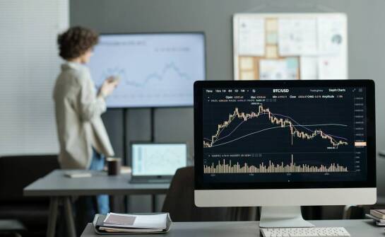 Jak analiza rzeczywistego wolumenu może wspierać decyzje inwestycyjne na rynku Forex?