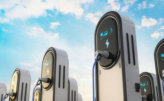 Ekologiczne jednostki napędowe – dlaczego warto zainwestować w pojazdy elektryczne?