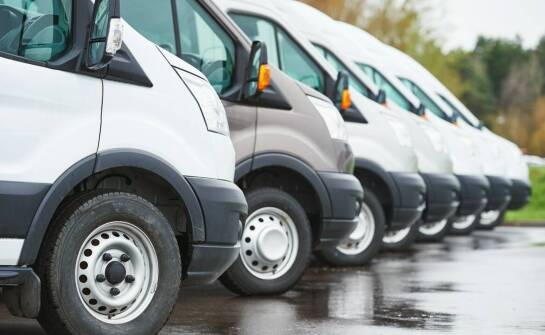 Wykorzystanie busów ciężarowych w transporcie sezonowym – co warto wiedzieć?