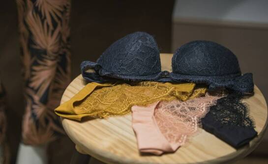 Sukienki z gipiury – ponadczasowa elegancja na każdą okazję