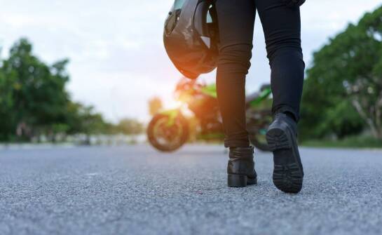 Jakie buty na motor są najlepsze na długie trasy? Poradnik dla podróżników