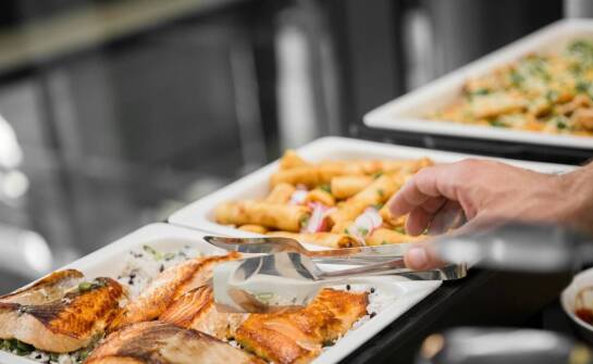 Śniadania w formie szwedzkiego bufetu: różnorodność smaków każdego poranka