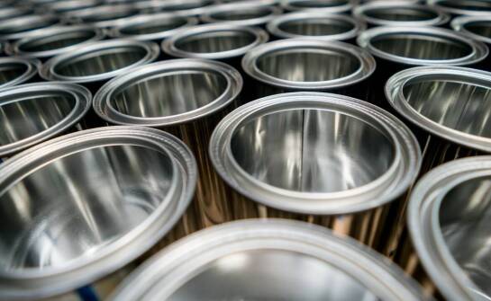 Puszki metalowe ozdobne: klucz do sukcesu w prezentacji produktów na półkach sklepowych