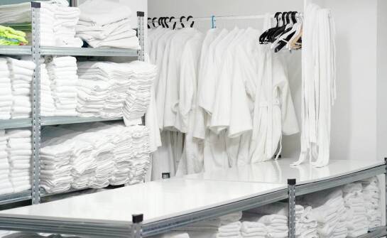 Wózek na pranie – kluczowy element wyposażenia pralni przemysłowych