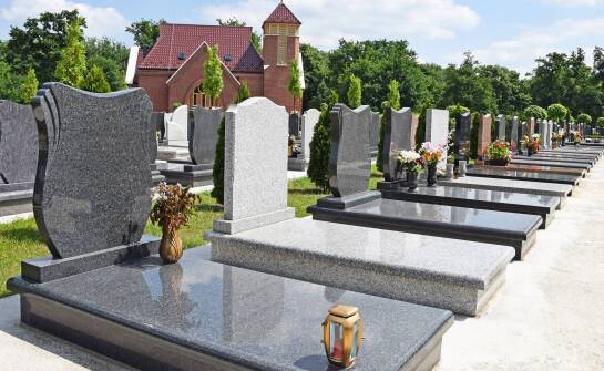 Nagrobki podwójne – na co zwracać uwagę przy wyborze?