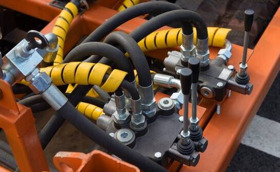 Jakie są etapy procesu doradztwa technicznego przy wyborze układów hydraulicznych?