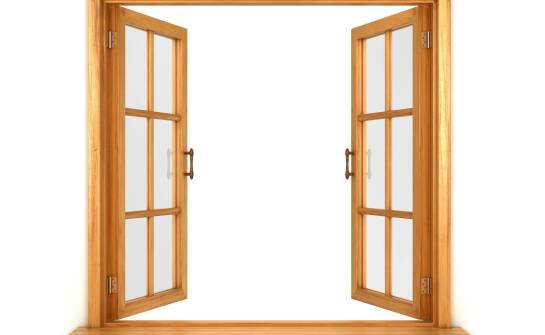 Ästhetik und Langlebigkeit – Schlüsselmerkmale moderner Holzfenster mit Sprossen Produzent aus Polen