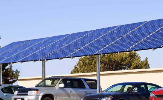 Photovoltaik-Carports: Wie wählt man die beste Lösung für sein Grundstück aus?