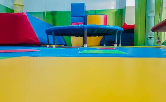 Nawierzchnie sportowe a integracja dzieci z różnymi poziomami sprawności